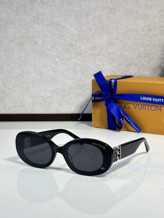 Picture of Louis Vuitton Sunglasses _SKUfw76440093fw